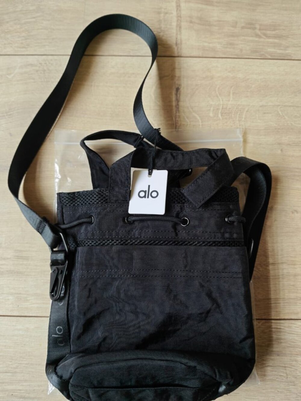 Alo Yoga Utility Cross Body Bucket Bag Black Women's Nylon